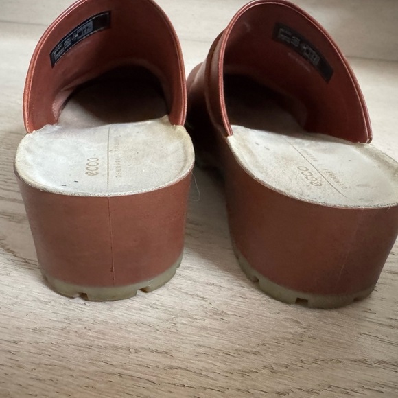 ECCO Comfort
Women's Leather Clog size 38 (US 7-7.5) - Picture 5 of 12